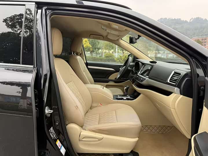 Фото 6 - Toyota Highlander