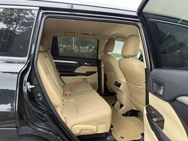 Фото 7 - Toyota Highlander