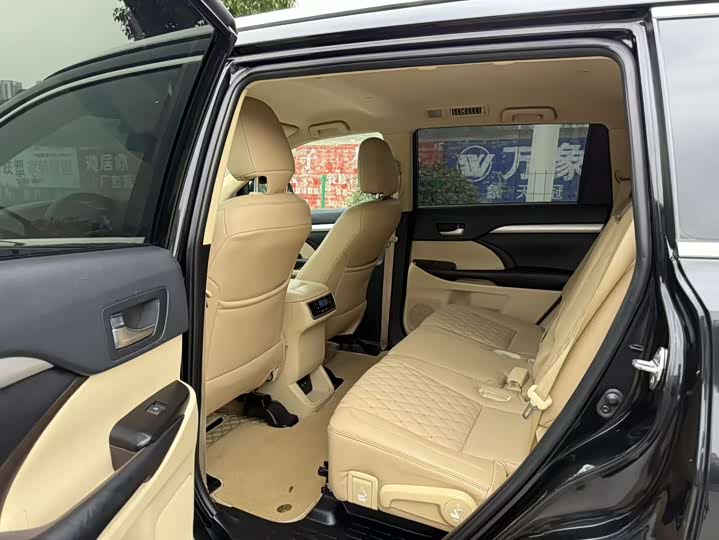 Фото 9 - Toyota Highlander