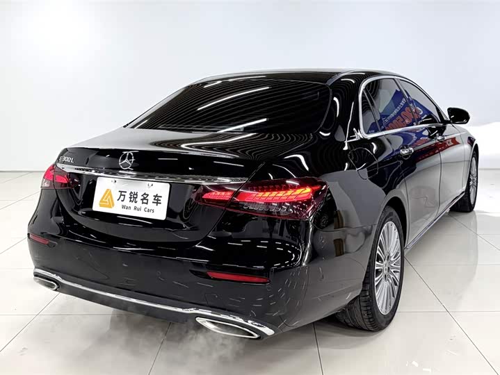 Photo 3 - Mercedes-Benz E-Class