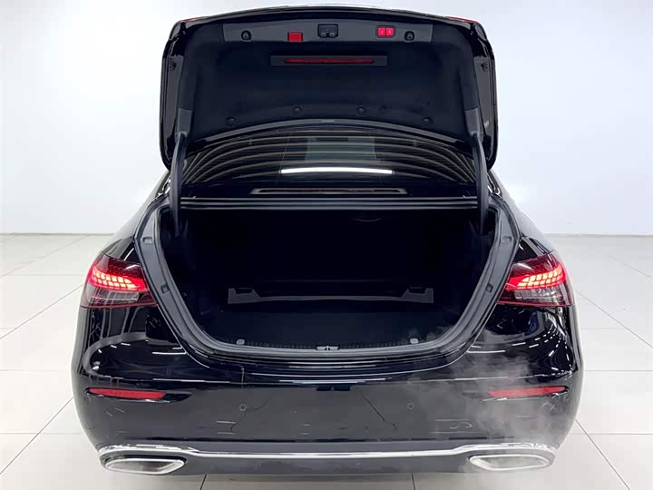 Photo 5 - Mercedes-Benz E-Class