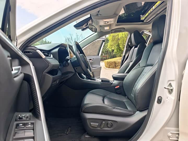 Фото 5 - Toyota Wildlander