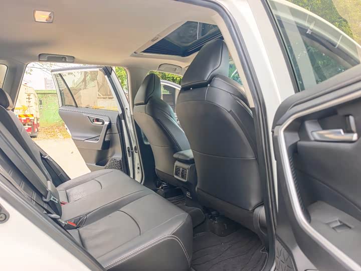 Фото 7 - Toyota Wildlander