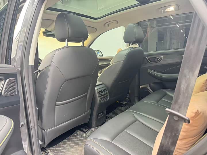 Фото 8 - Roewe RX5 Hybrid