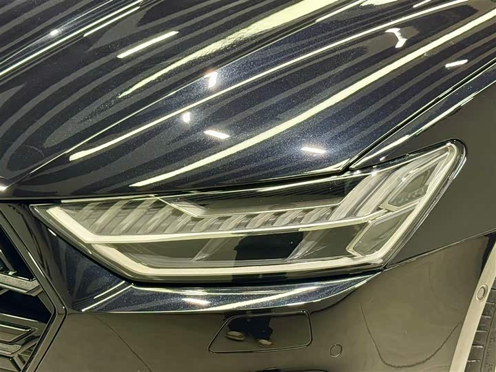 Фото 7 - Audi A7L