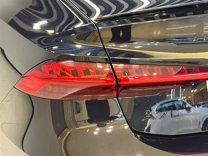 Фото 8 - Audi A7L