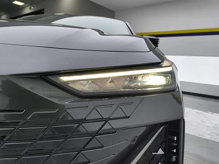 Фото 5 - Changan UNI-V