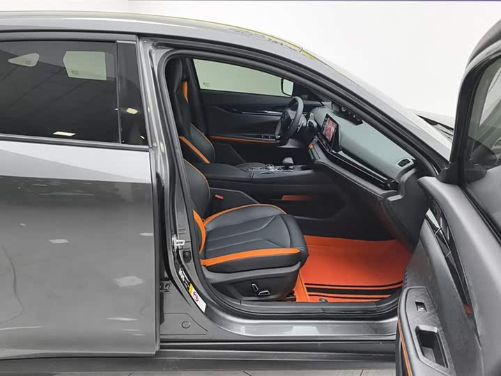 Фото 8 - Changan UNI-V