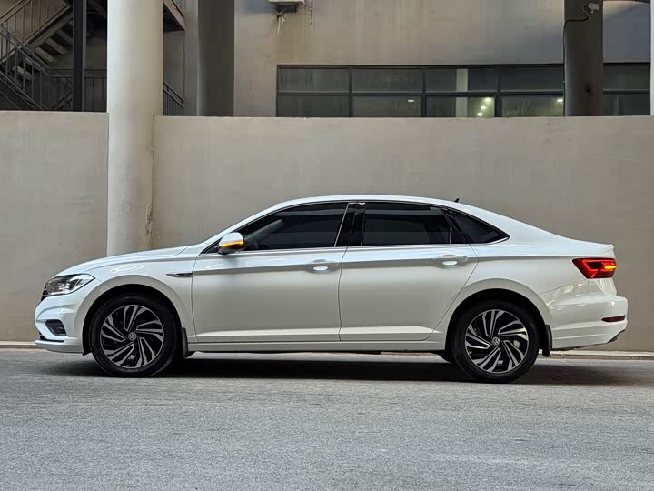 Фото 3 - Volkswagen Sagitar L