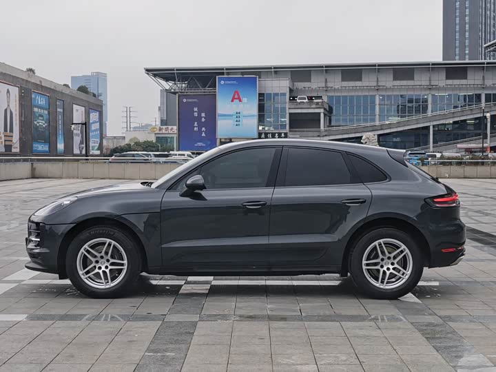 Фото 2 - Porsche Macan