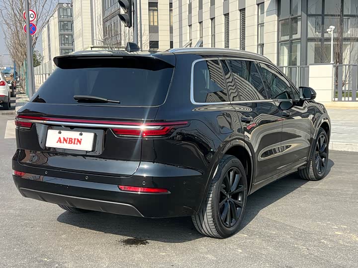 Фото 4 - LiXiang One