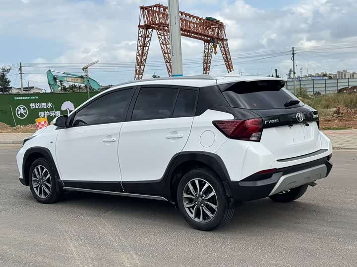 Photo 6 - Toyota Yaris L Hatchback