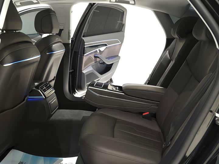 Фото 5 - Audi A8