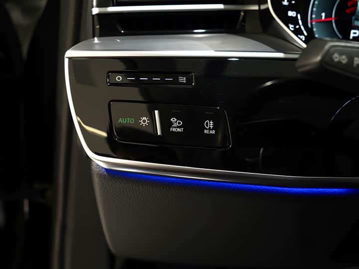 Фото 7 - Audi A8