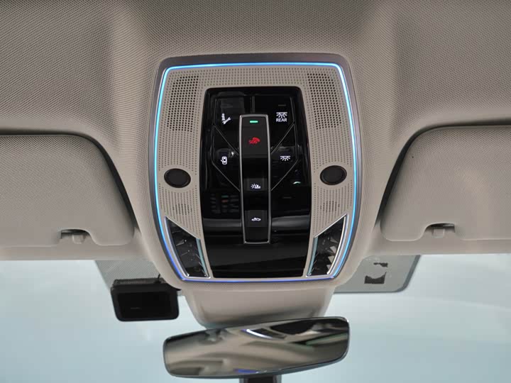 Фото 9 - Audi A8