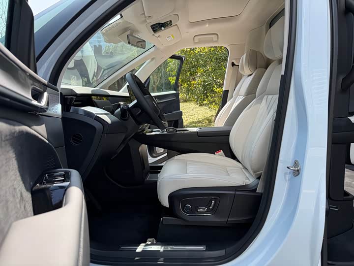 Фото 4 - Zeekr 009