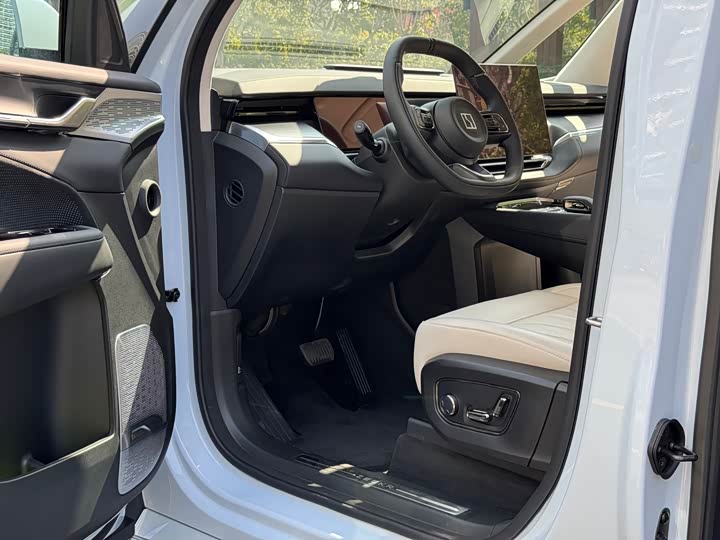 Фото 5 - Zeekr 009