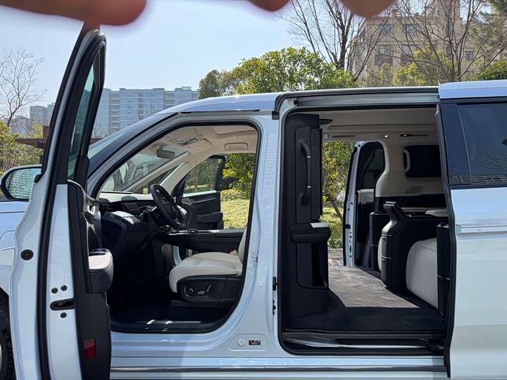 Фото 6 - Zeekr 009