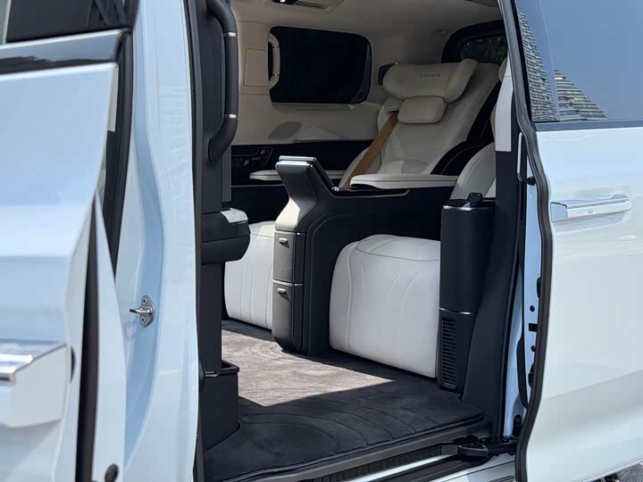 Фото 7 - Zeekr 009