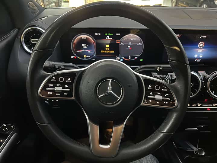 Фото 9 - Mercedes-Benz GLA-Class