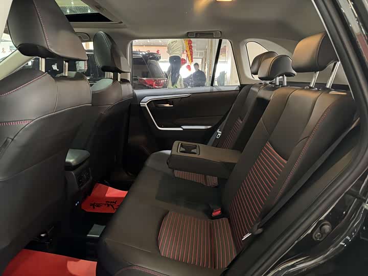 Фото 4 - Toyota RAV4 Hybrid