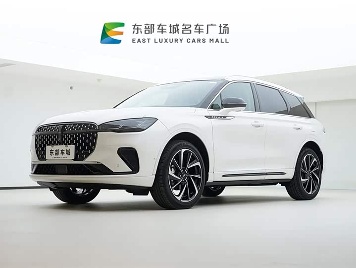 Фото 1 - Lincoln Corsair