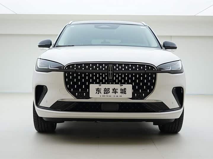 Фото 2 - Lincoln Corsair