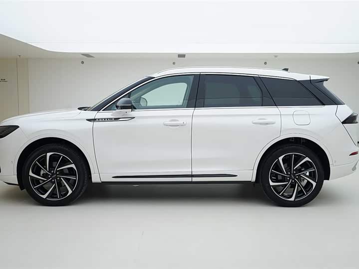 Фото 3 - Lincoln Corsair