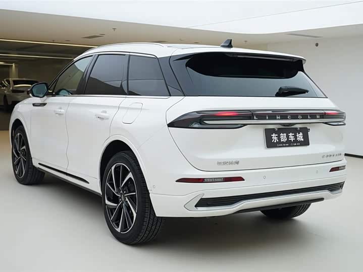 Фото 4 - Lincoln Corsair