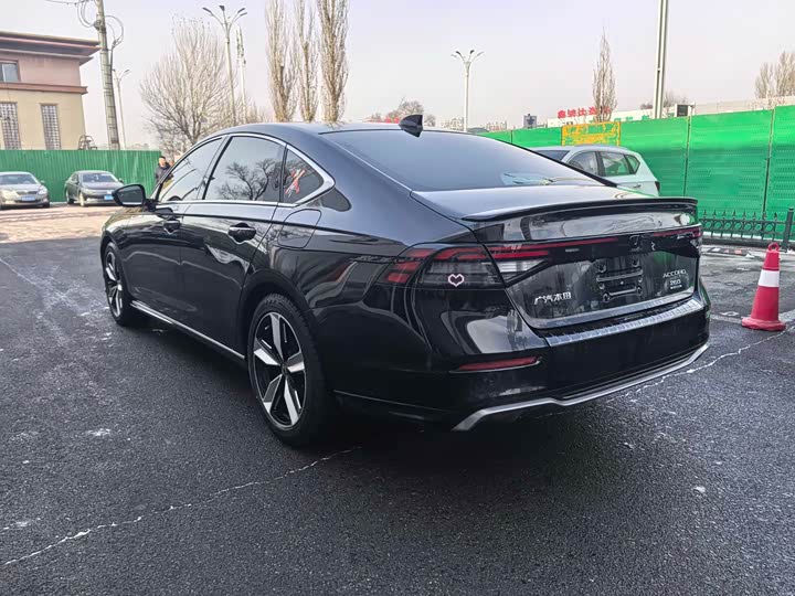 Фото 4 - Honda Accord