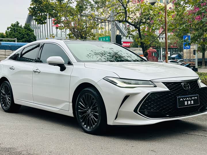 Фото 3 - Toyota Avalon