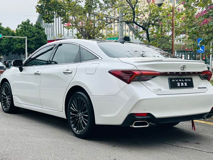 Фото 5 - Toyota Avalon