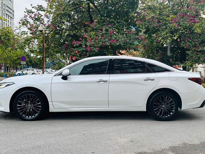 Фото 8 - Toyota Avalon