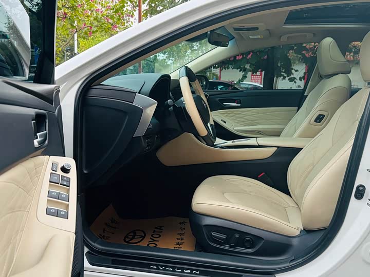 Фото 9 - Toyota Avalon