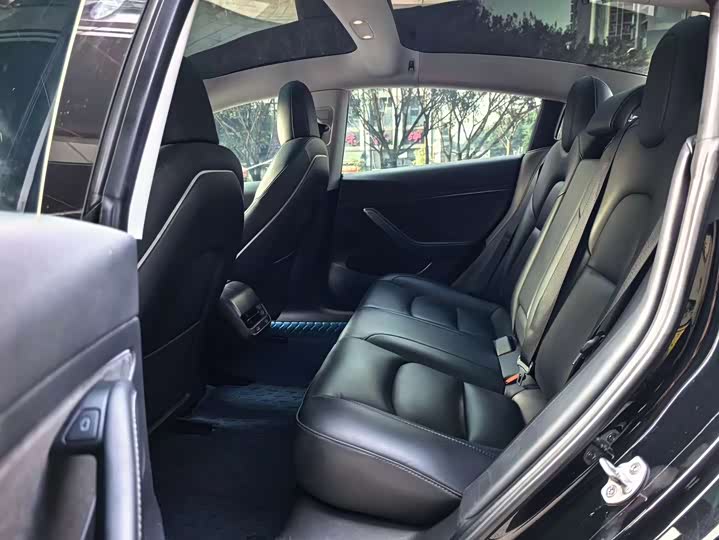 Фото 6 - Tesla Model 3