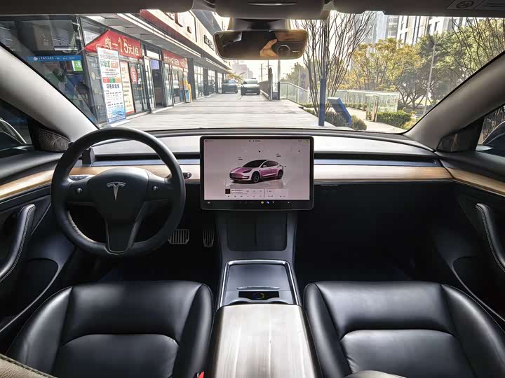 Фото 7 - Tesla Model 3