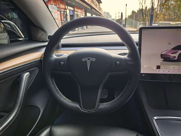 Фото 8 - Tesla Model 3