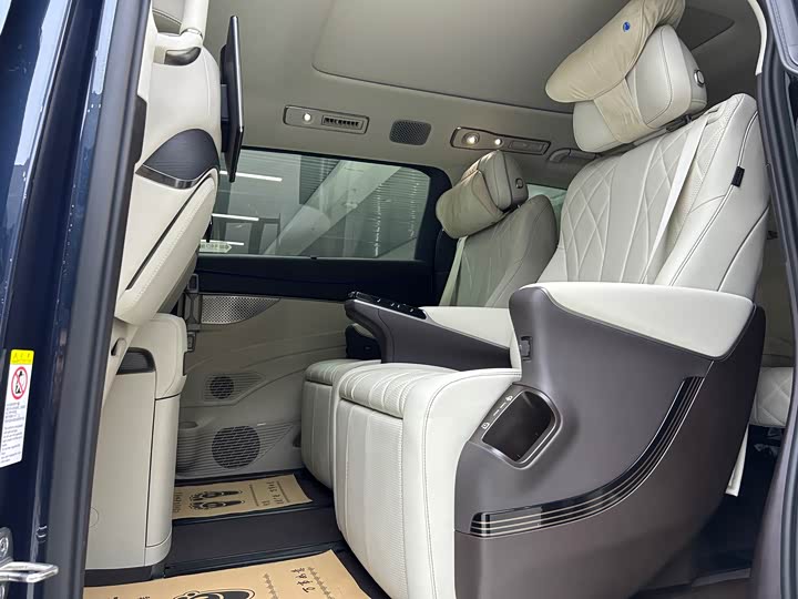 Фото 8 - Denza D9