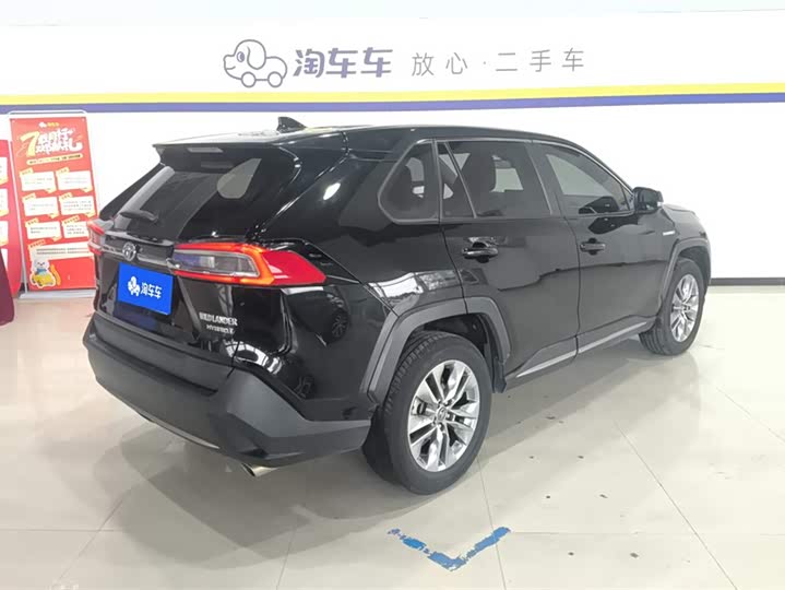 Фото 3 - Toyota Wildlander