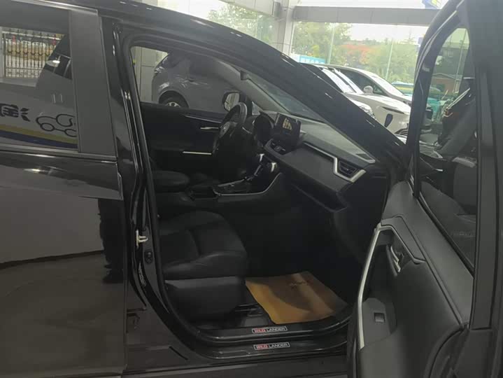 Фото 8 - Toyota Wildlander