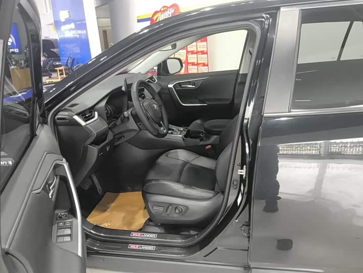 Фото 9 - Toyota Wildlander