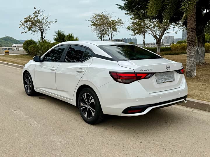 Фото 4 - Nissan Sylphy