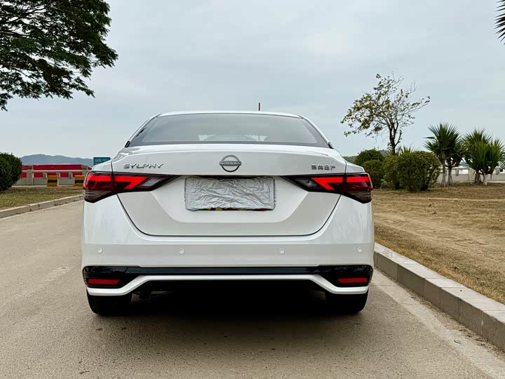 Фото 5 - Nissan Sylphy