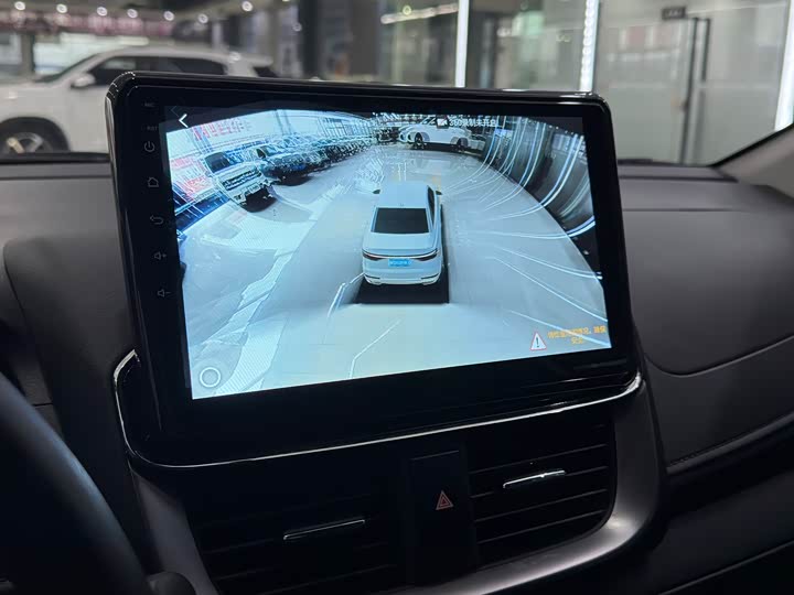 Фото 7 - Toyota Yaris L Hatchback