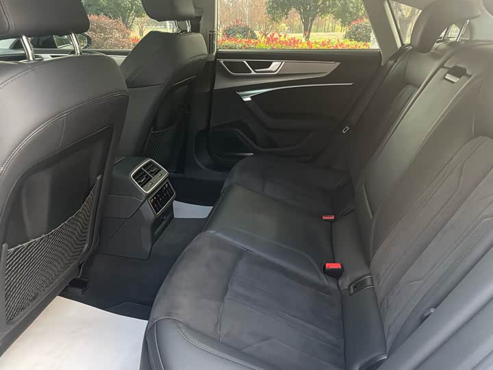 Фото 9 - Audi A7