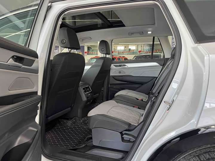 Фото 2 - Volkswagen Tavendor