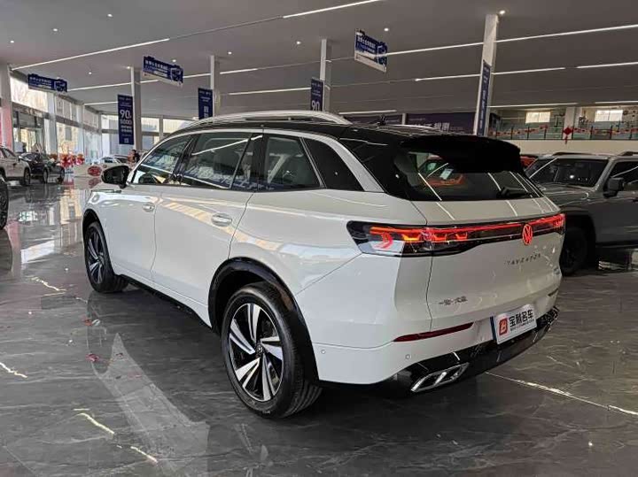 Фото 3 - Volkswagen Tavendor