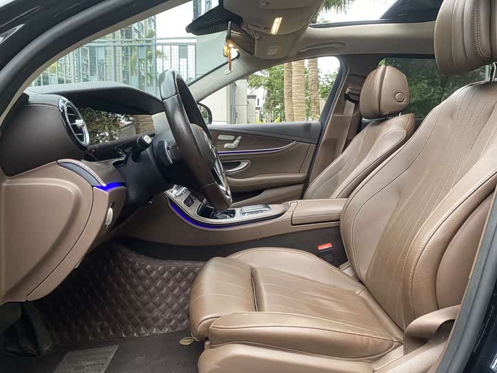 Photo 5 - Mercedes-Benz E-Class