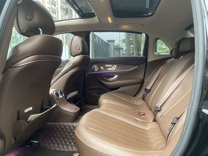 Photo 6 - Mercedes-Benz E-Class