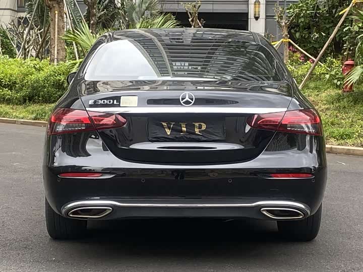 Photo 8 - Mercedes-Benz E-Class